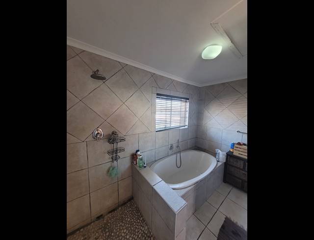 2 BEDROOM HOUSE RENTED IN WOODSTOCK